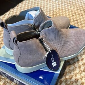 Womens booties White Mountain Size 10